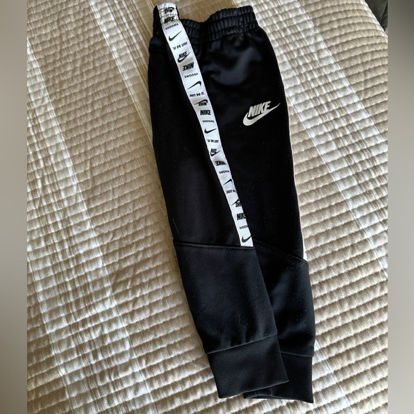 Baby Nike track suit 18-24 months- black - Picture 6 of 8
